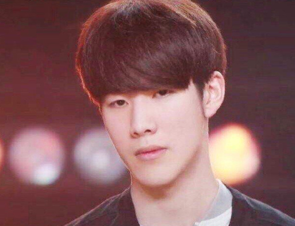 T1晒照：为纪念Faker入选名人堂 Mercedes-Benz制作了新车