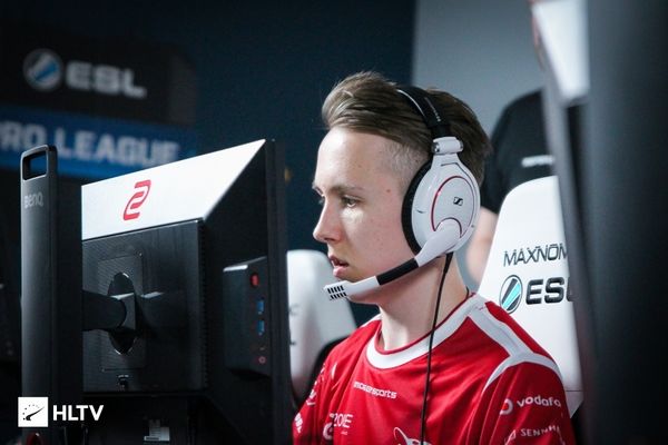 太猛了！Tarzan加入LPL四年 目前已三次打入世界赛！